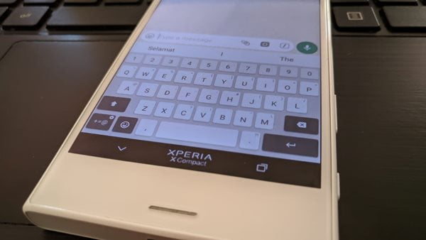 Tampilan Xperia Keyboard di Xperia X Compact Docomo